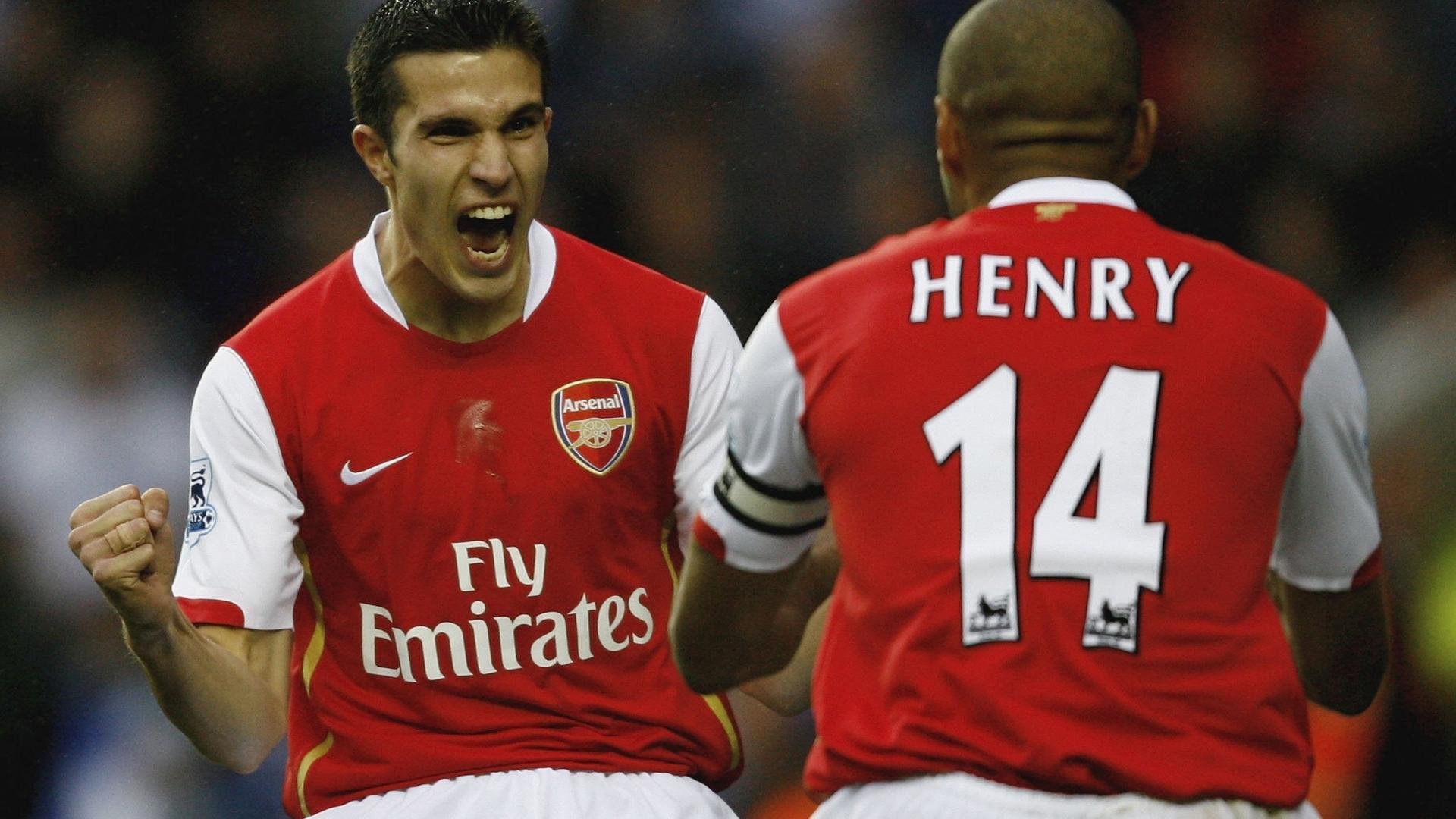 英超球队利用GPS数据调整赛中跑动策略的实践，英超一场比赛跑动距离